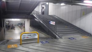 樟葉 駐輪場 1階 階段