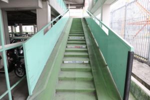 くずは北駐輪場A棟 階段